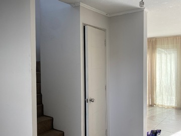 Escalera y baño de visitas