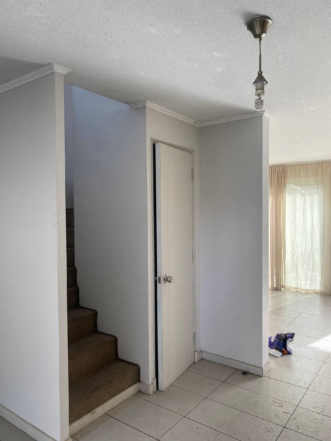 Escalera y baño de visitas