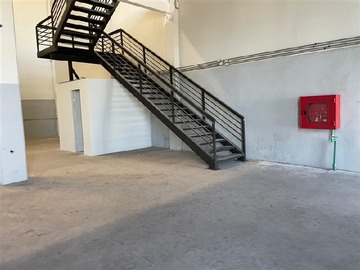 Arriendo Mensual / Bodega / Colina