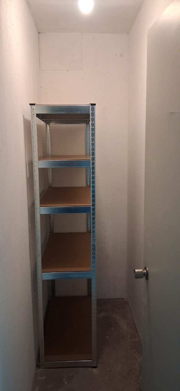 Bodega con estante
