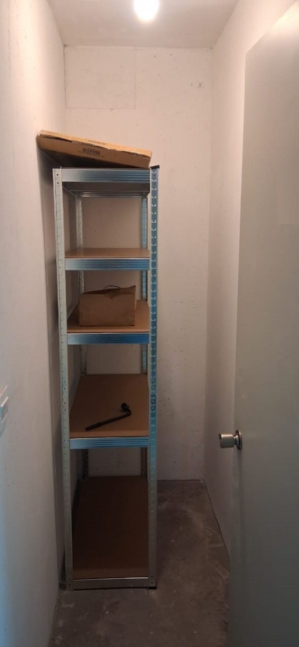 Bodega con estante