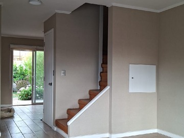 Comedor y acceso al piso 2