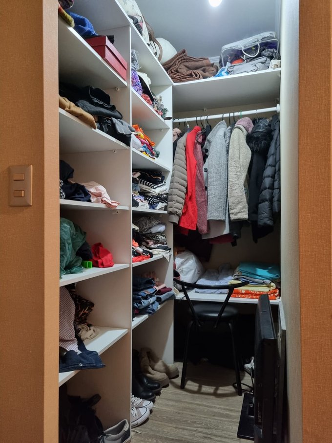 WALK IN CLOSET