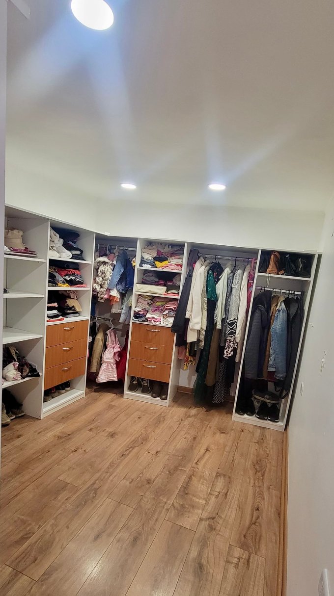 Walk-in closet