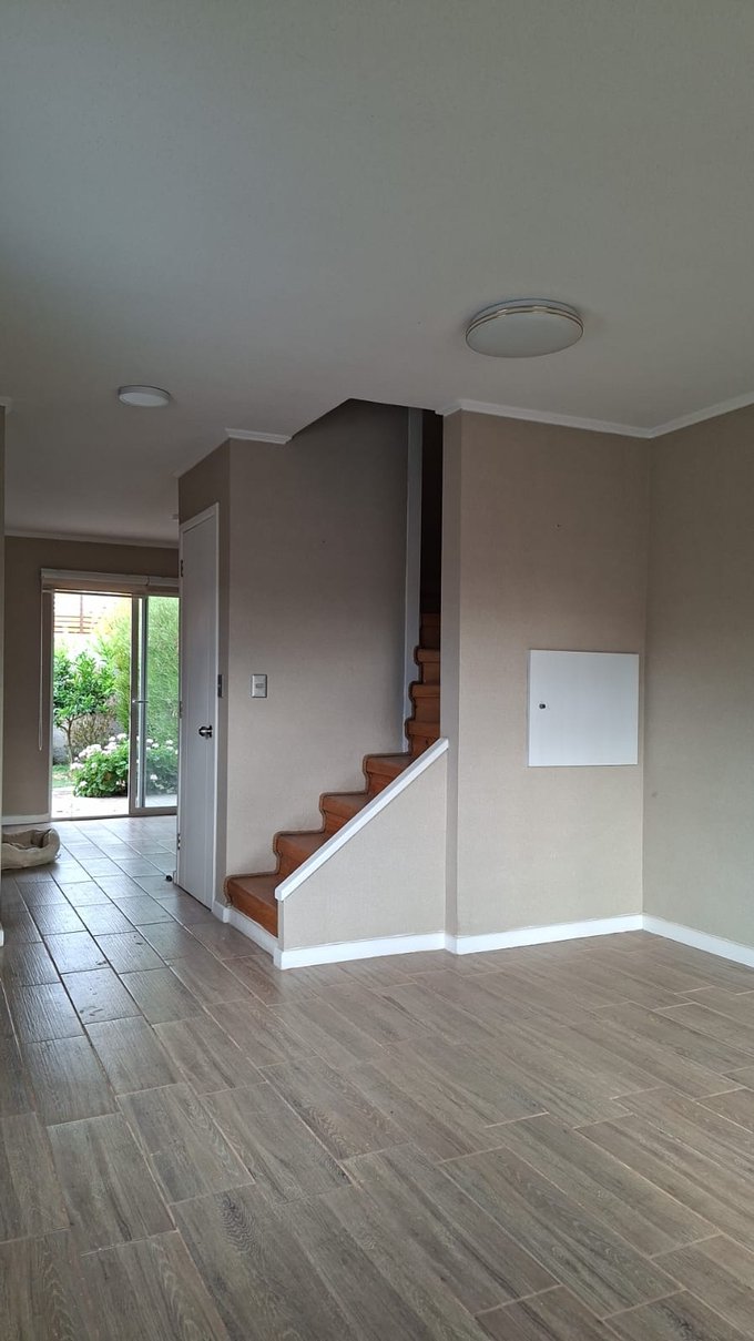 Comedor y acceso al piso 2