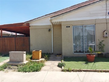 Arriendo Mensual / Casa / Calle Larga