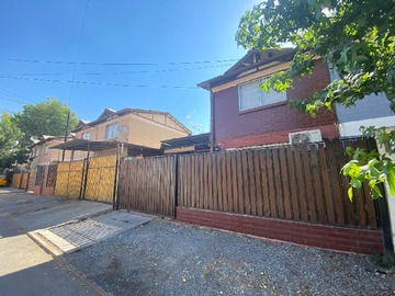 Arriendo Mensual / Casa / Calle Larga