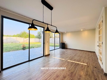 Arriendo Mensual / Casa / Colina