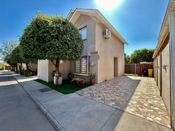 Arriendo Mensual / Casa / Colina