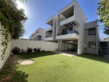 Arriendo Mensual / Casa / Colina