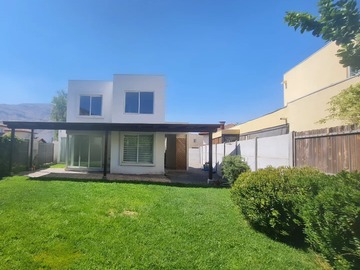 Arriendo Mensual / Casa / Colina