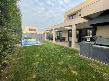 Arriendo Mensual / Casa / Colina