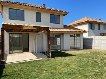 Arriendo Mensual / Casa / Colina