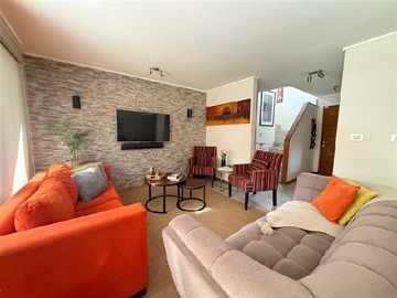 Arriendo Mensual / Casa / Colina