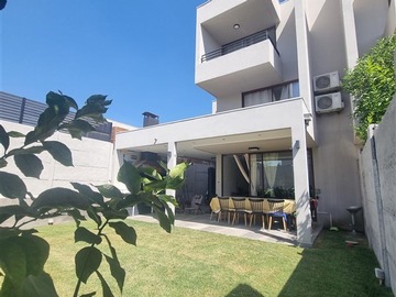 Arriendo Mensual / Casa / Colina