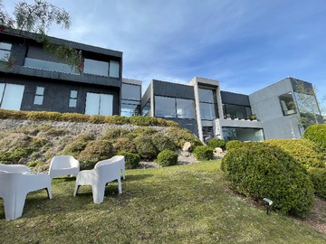 Arriendo Mensual / Casa / Colina