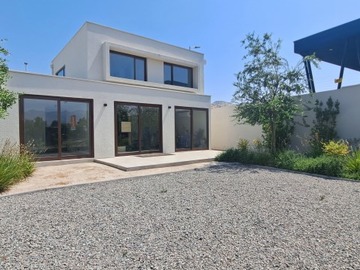 Arriendo Mensual / Casa / Colina