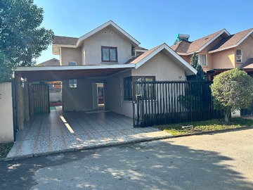 Arriendo Mensual / Casa / Colina