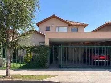 Arriendo Mensual / Casa / Colina
