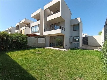 Arriendo Mensual / Casa / Colina