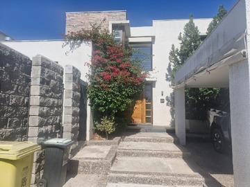 Arriendo Mensual / Casa / Colina