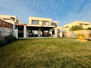 Arriendo Mensual / Casa / Colina