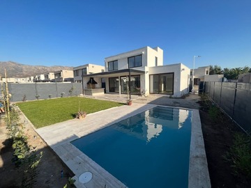 Arriendo Mensual / Casa / Colina