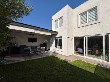 Arriendo Mensual / Casa / Colina