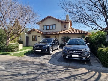 Arriendo Mensual / Casa / Colina