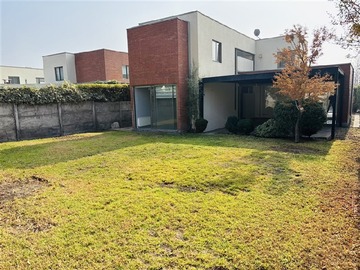 Arriendo Mensual / Casa / Colina