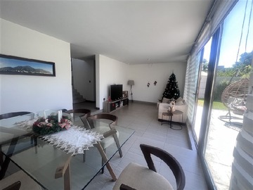 Arriendo Mensual / Casa / Colina