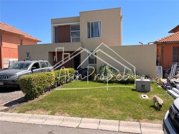 Arriendo Mensual / Casa / Colina