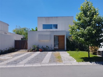 Arriendo Mensual / Casa / Colina