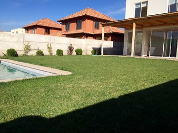 Arriendo Mensual / Casa / Colina
