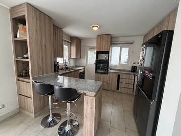 Arriendo Mensual / Casa / Colina