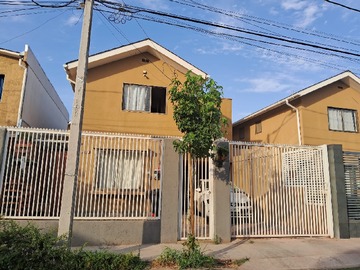 Arriendo Mensual / Casa / Colina