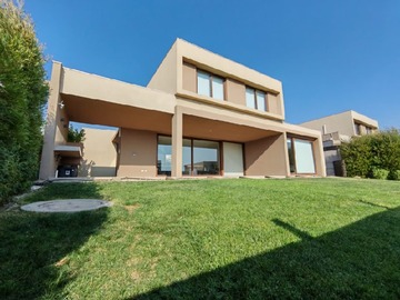 Arriendo Mensual / Casa / Colina