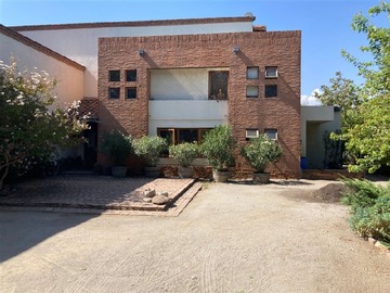 Arriendo Mensual / Casa / Colina