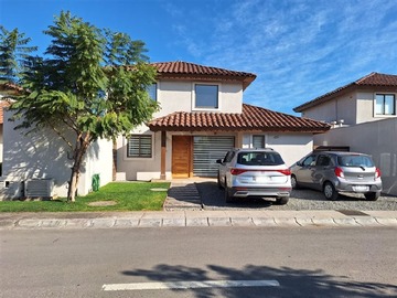 Arriendo Mensual / Casa / Colina