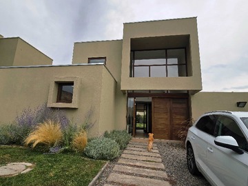 Arriendo Mensual / Casa / Colina