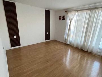 Arriendo Mensual / Casa / Colina