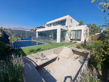 Arriendo Mensual / Casa / Colina
