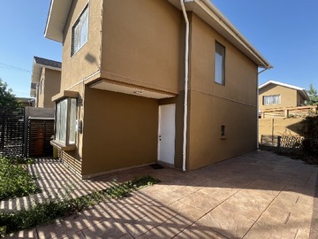 Arriendo Mensual / Casa / Colina