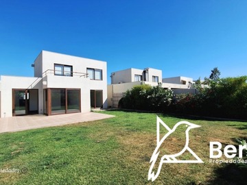 Arriendo Mensual / Casa / Colina