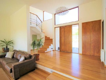 Arriendo Mensual / Casa / Colina