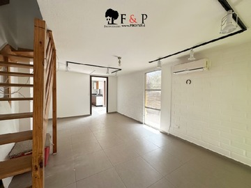 Arriendo Mensual / Casa / Colina