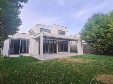Arriendo Mensual / Casa / Colina
