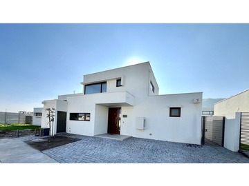 Arriendo Mensual / Casa / Colina