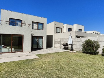Arriendo Mensual / Casa / Colina