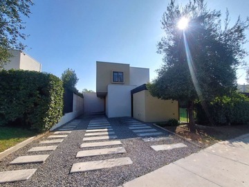 Arriendo Mensual / Casa / Colina